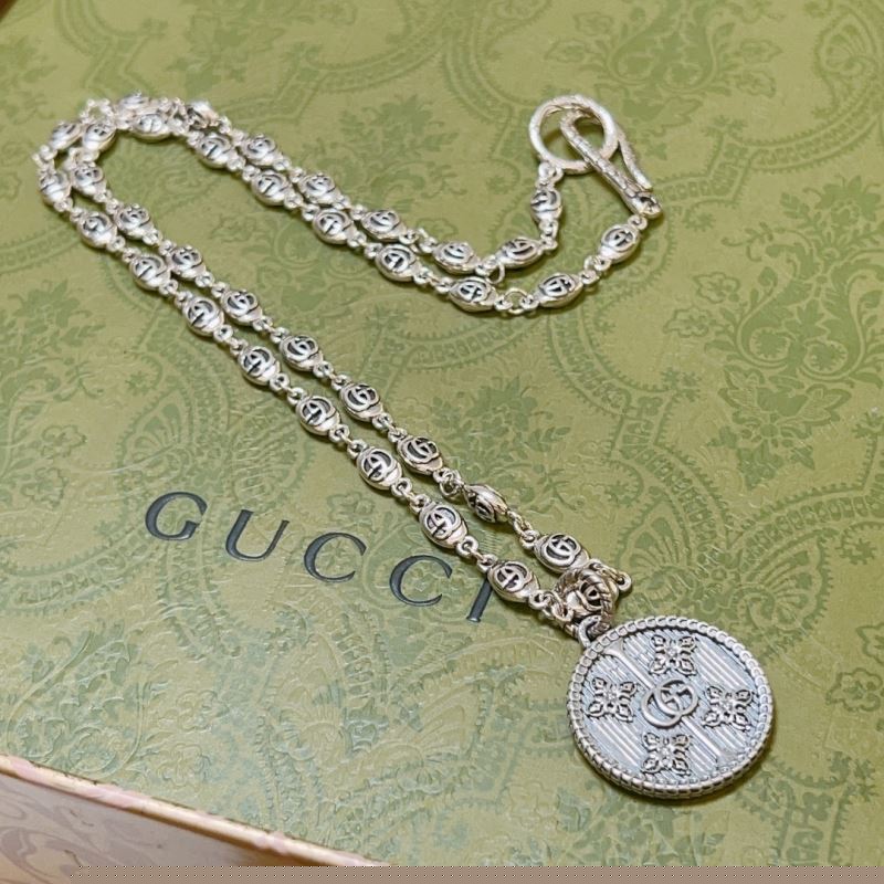 G*u*i necklaces
